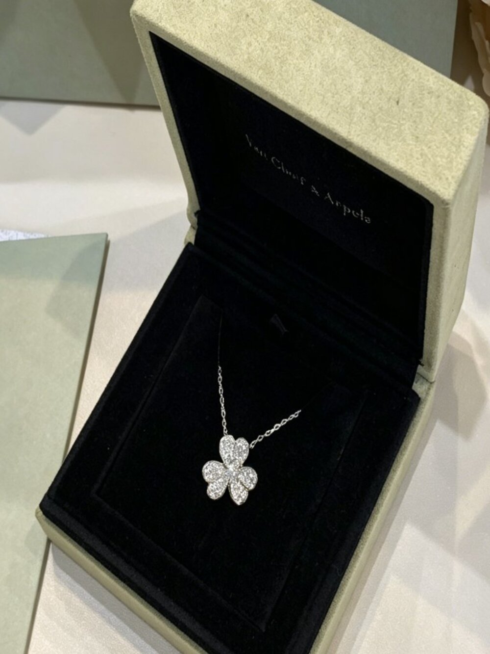 VCA Clover Pendant Necklace Silver